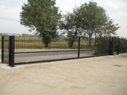 Portail en acier sur mesure 12 mètres Nîmes