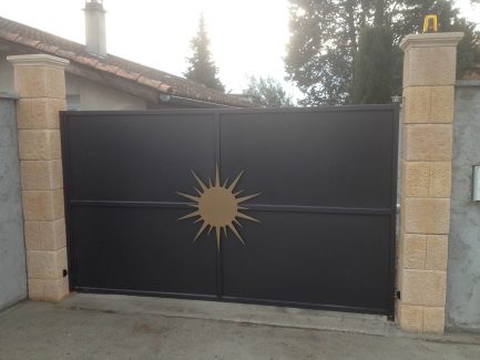 Portail en acier un vantail sur mesure à Nîmes