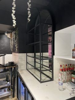 Porte bouteille pour un bar à Nîmes