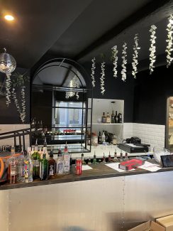 Porte bouteille sur mesure pour un bar à Montpellier