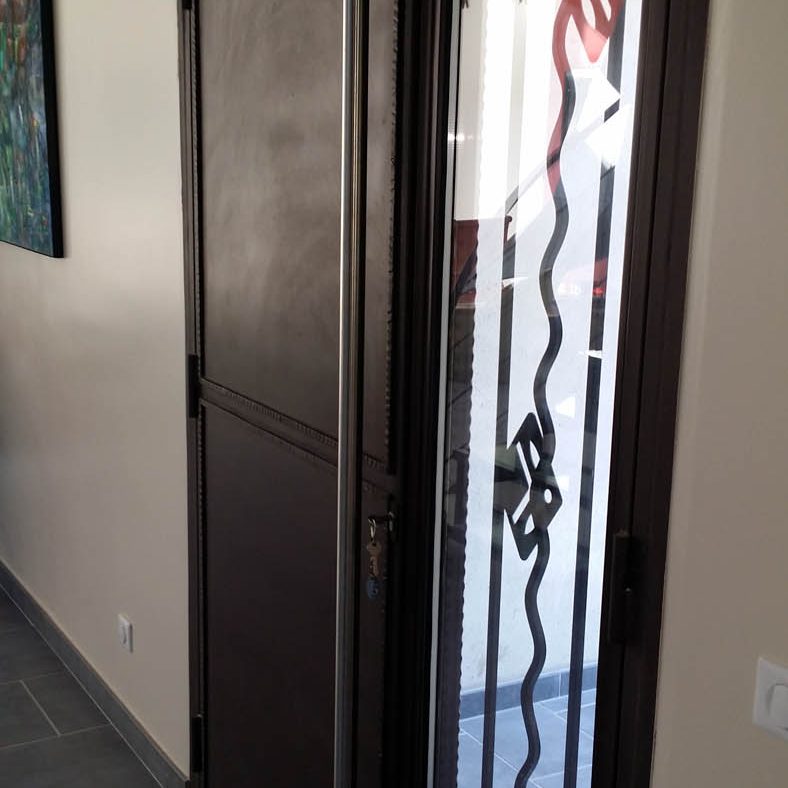 Porte d'entrée sur mesure en acier Occitanie