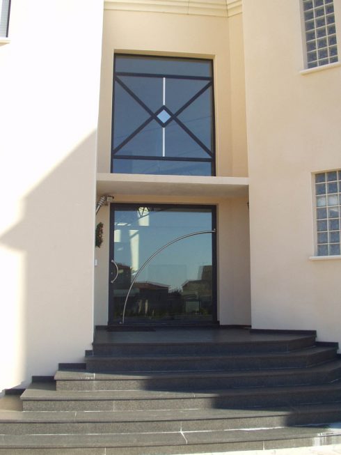 Porte d'entrée sur mesure en acier Nîmes 30000