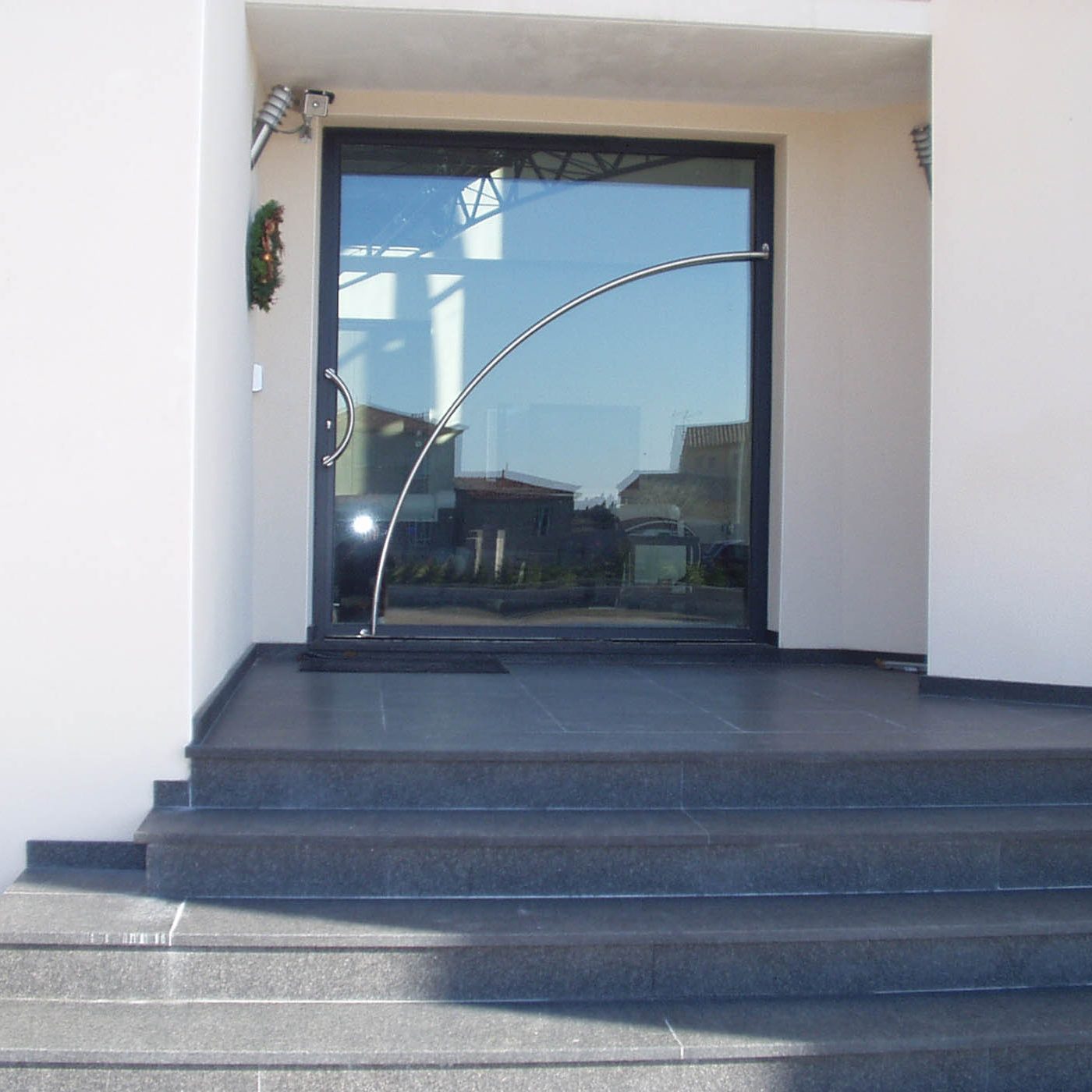 Porte d'entrée sur mesure en acier Occitanie