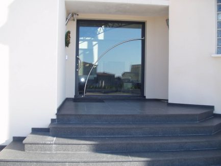 Porte d'entrée sur mesure en acier Occitanie