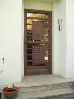 Porte d'entrée sur mesure en acier Occitanie