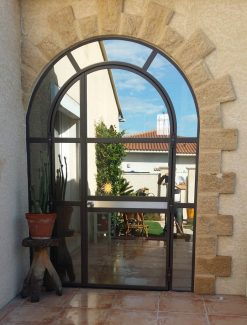 Porte d'entrée sur mesure en acier Occitanie