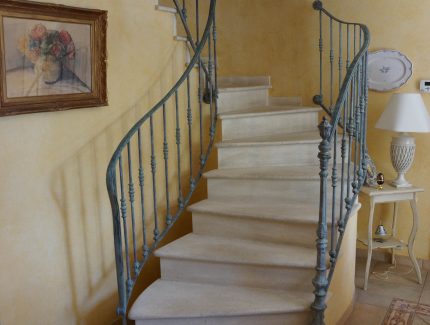Rampe pour escalier sur mesure en acier style traditionnel Bellegarde