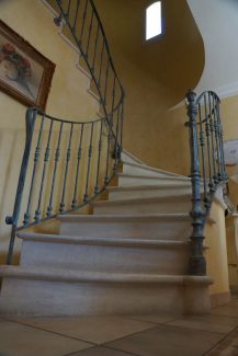 Rampe pour escalier sur mesure en acier style traditionnel Gard