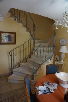 Rampe pour escalier sur mesure en acier style traditionnel Nîmes