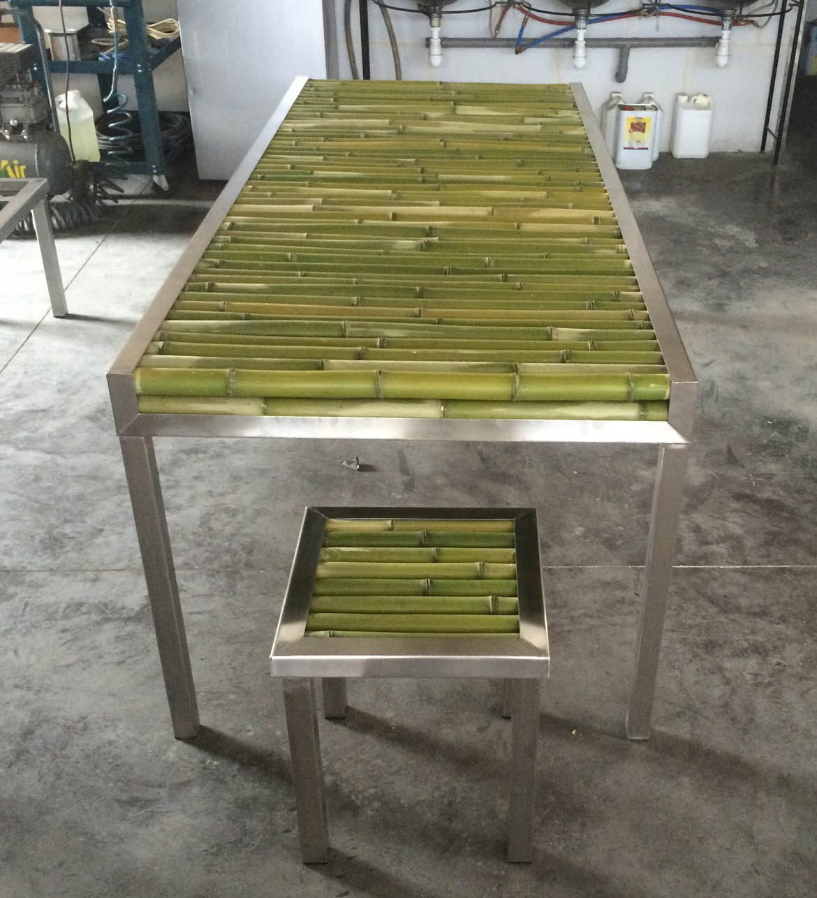 Table à manger en inox et bambou